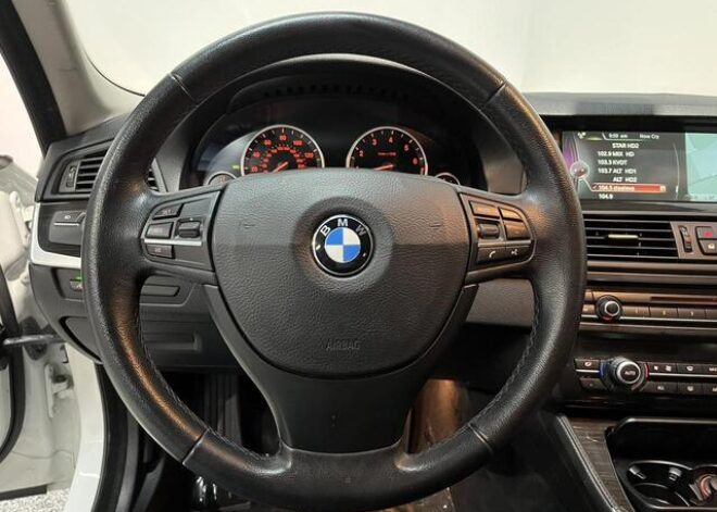 2013 BMW 5 Series 528i